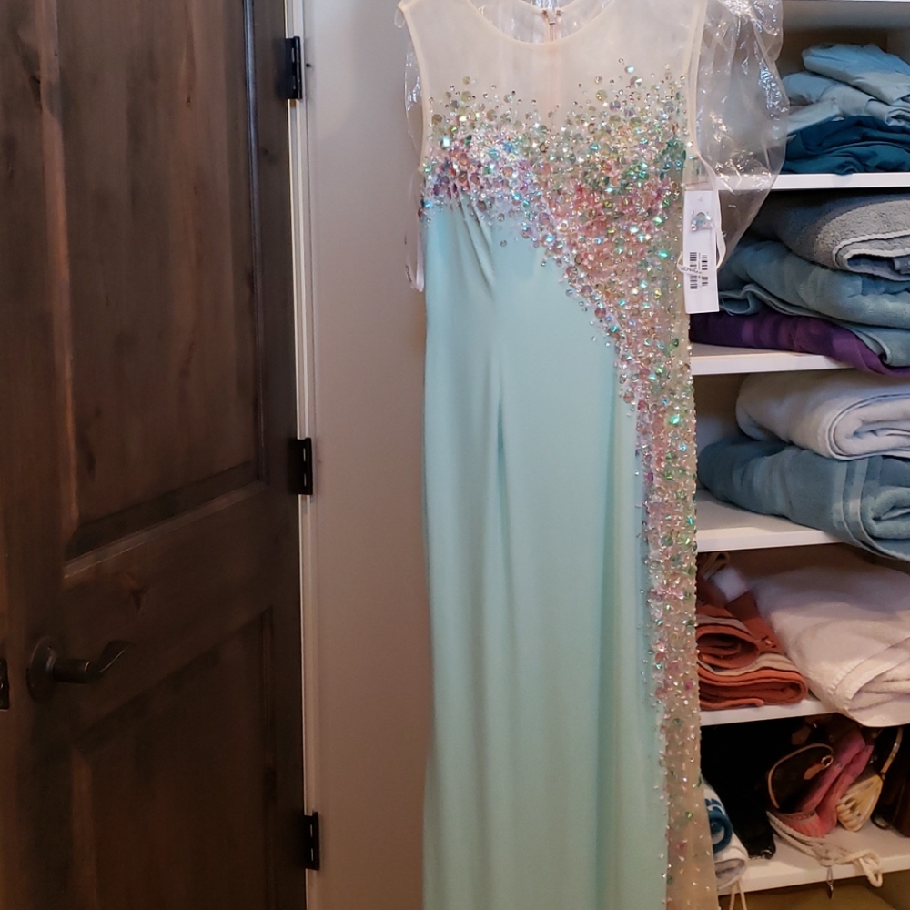 New jovani dress size 12 - stretchy- mint